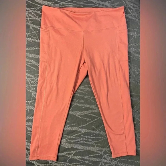 Danskin- Women's Reflective Capri Legging- High-Rise- Wide Waistband. - Picture 1 of 9